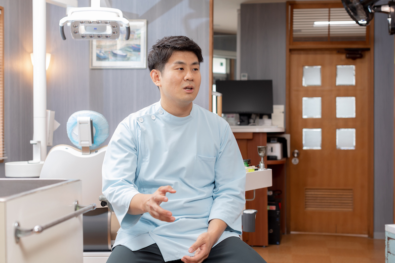 「入れ歯が合わない」「人前で笑えない」「食事がつらい」お悩みは、ご相談ください